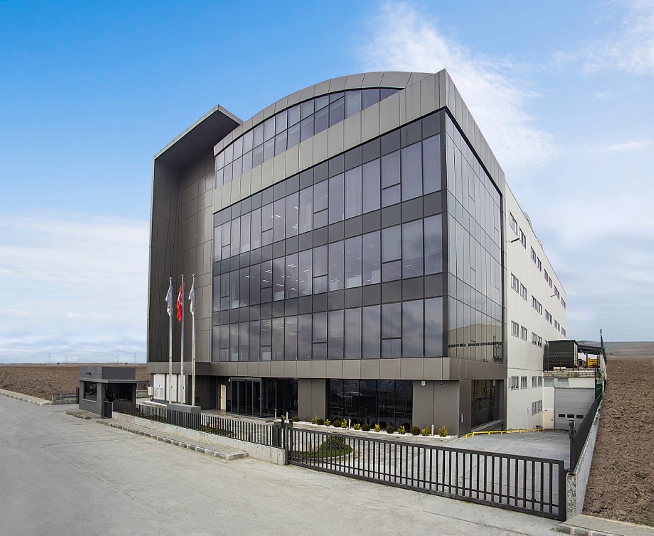 Kardes Elektrik yeni fabrika binasi (Large)