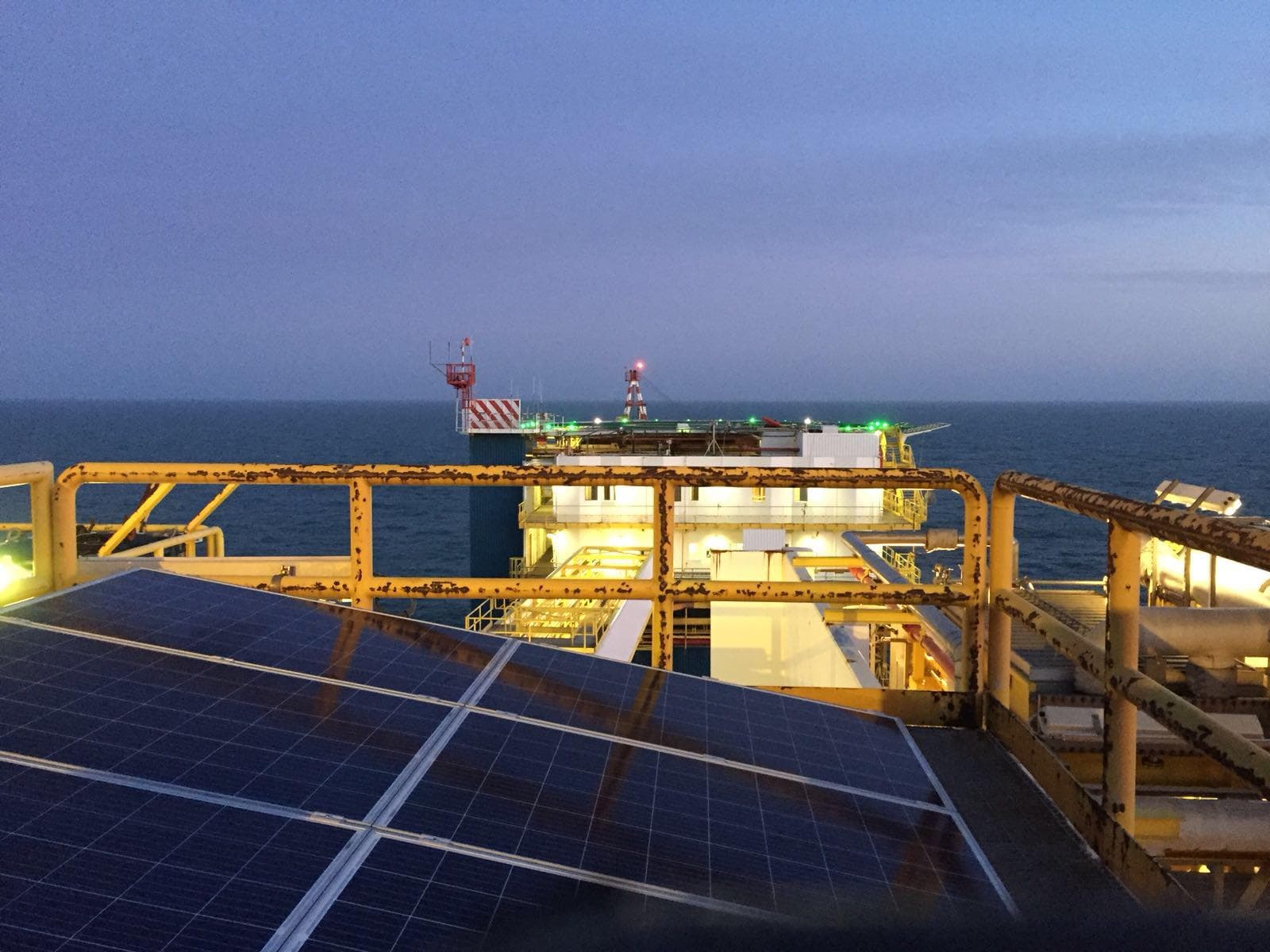 1539156296_Teksan_Hibrit_Jenerator_Gunes_Panelleri___Total_Hollanda