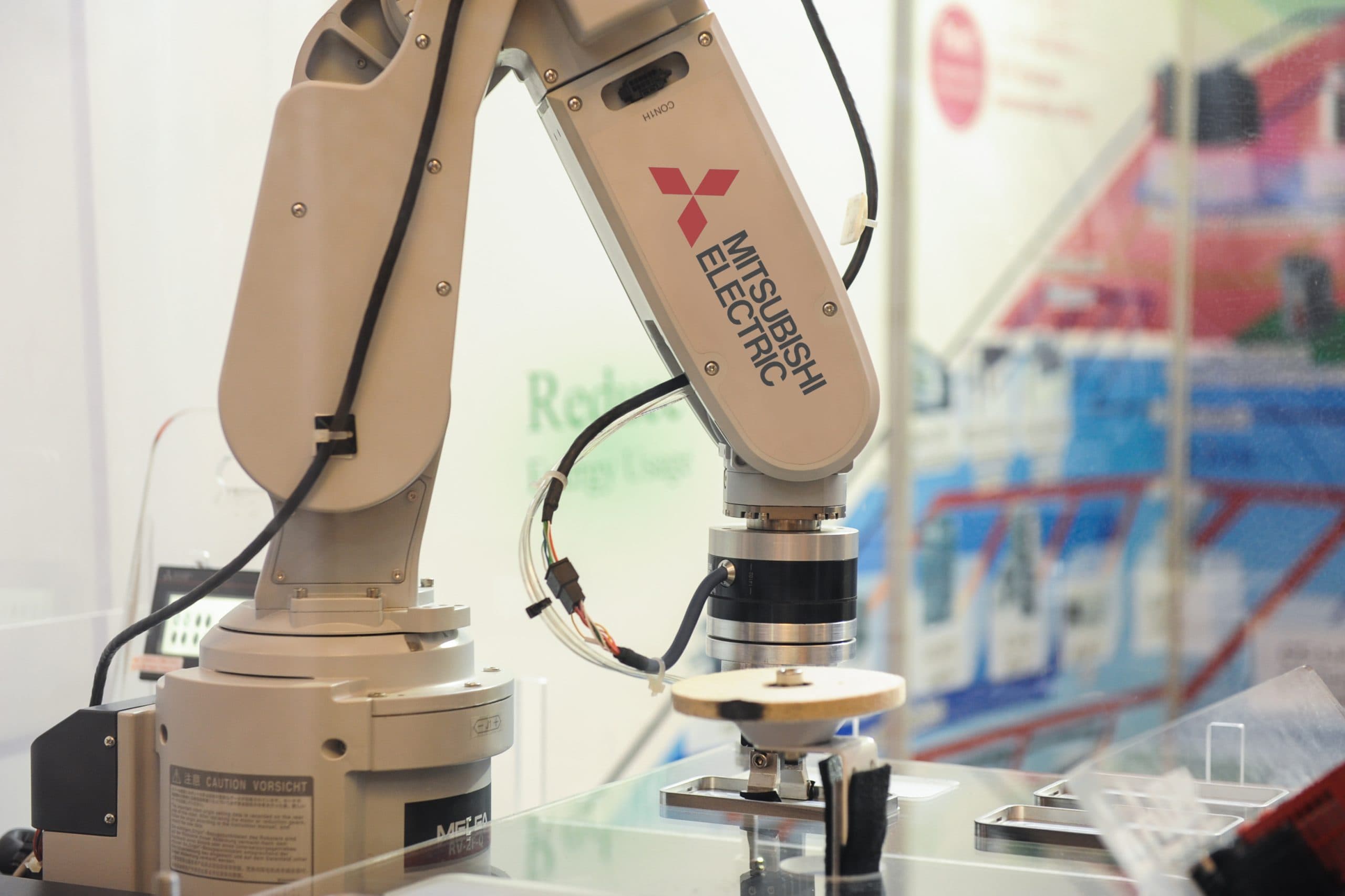 1571657197_Mitsubishi_Electric_Robotu_8-2