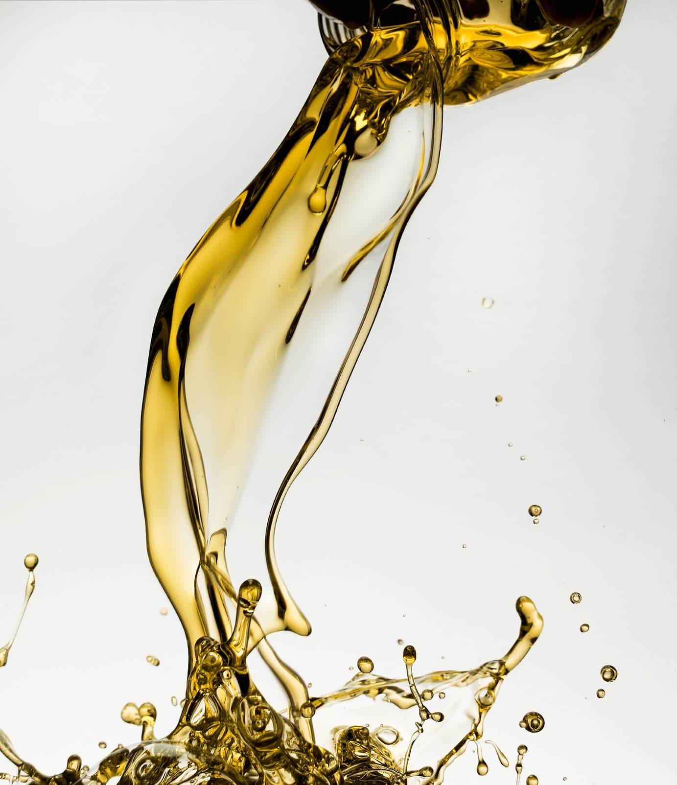 naphthenics-oil-splash-4_transp_rgb