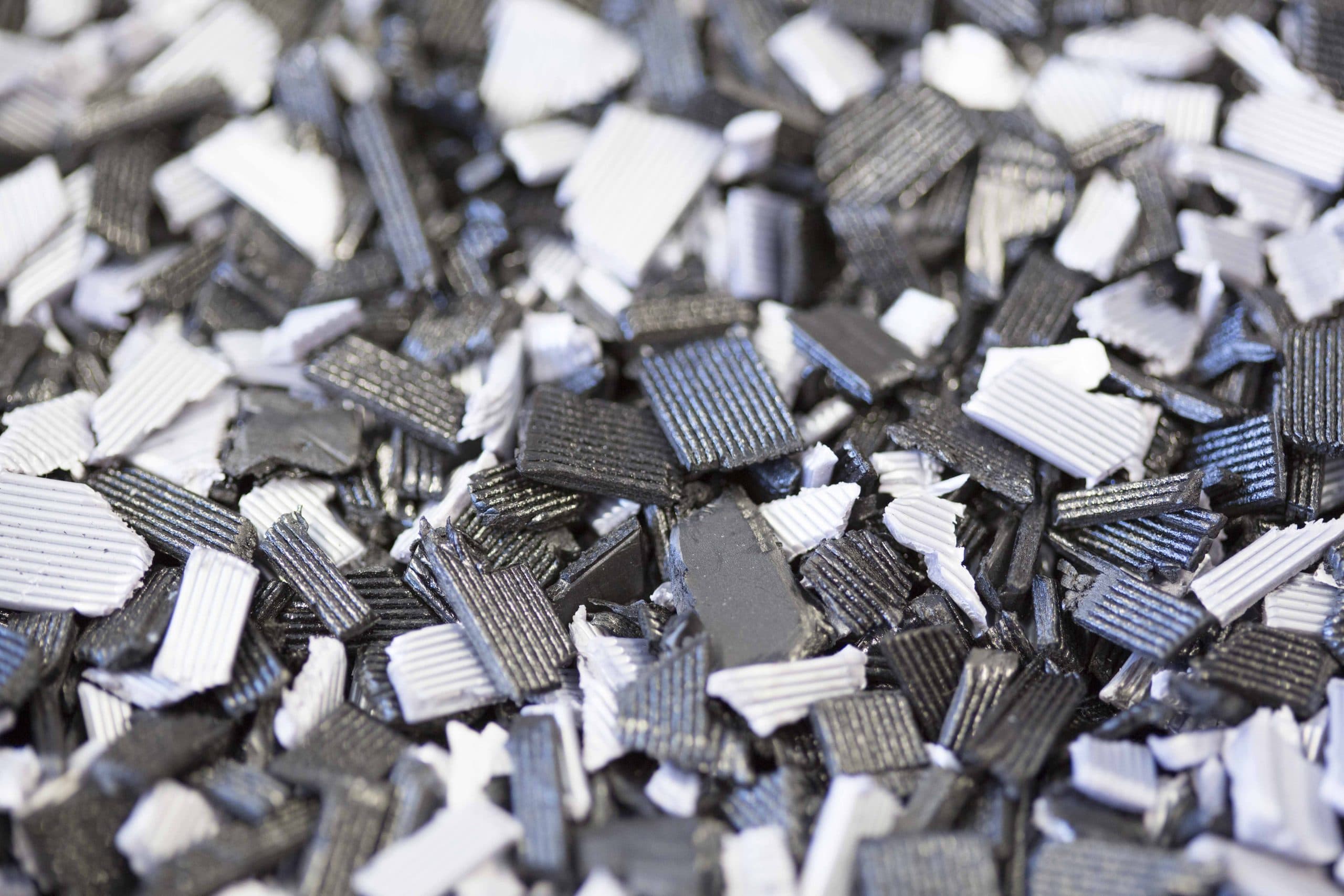1573745291_Shredded__material_recycling_a_luminaire_credit__Signify