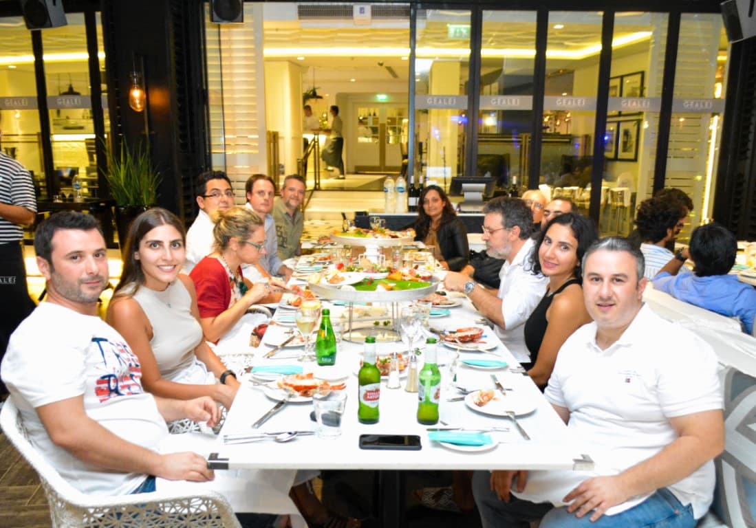 Connetting_People_Dubai_2021 Massimo Giovenzana yemek (Orta)