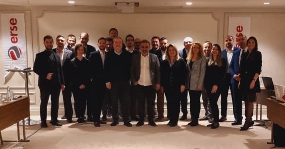 00 Kapak Fotoğrafı_Erse Kablo Yöneticileri Ekip Fotoğrafı (Orta)